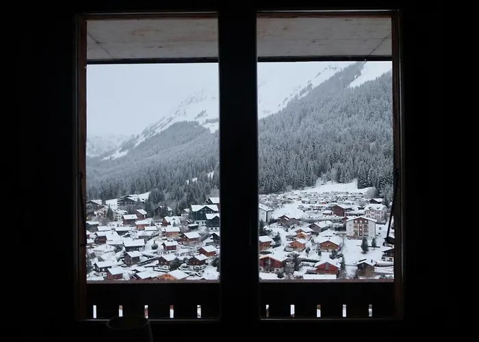 Executive Walk To Congress Centre * Davos