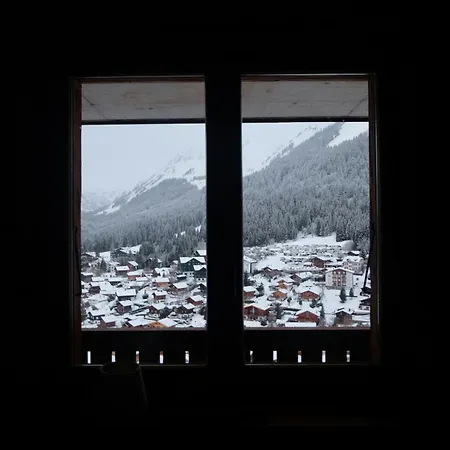 Executive Walk To Congress Centre * 达沃斯